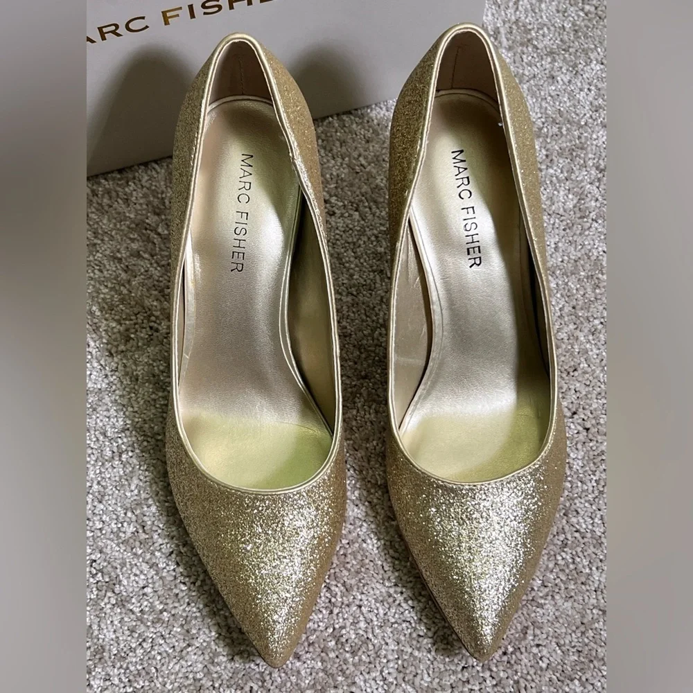 LIKE NEW!!!!! Marc Fisher Gold Glitter Heels